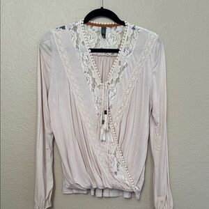 Elegant Lace Trim Blouse in Cream